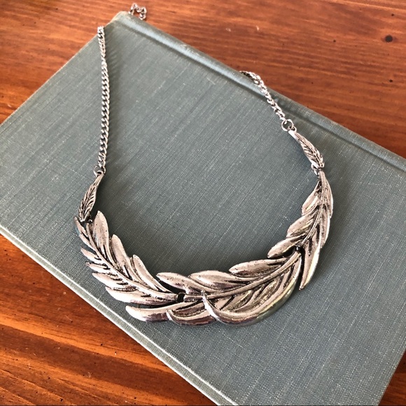 ✨2/$15-Boho Feather Necklace - Picture 2 of 8